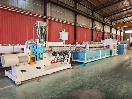 วิธีเลือกเครื่องทำโปรไฟล์ PP ที่เหมาะสมสำหรับการอัดขึ้นรูปพลาสติกคุณภาพสูง