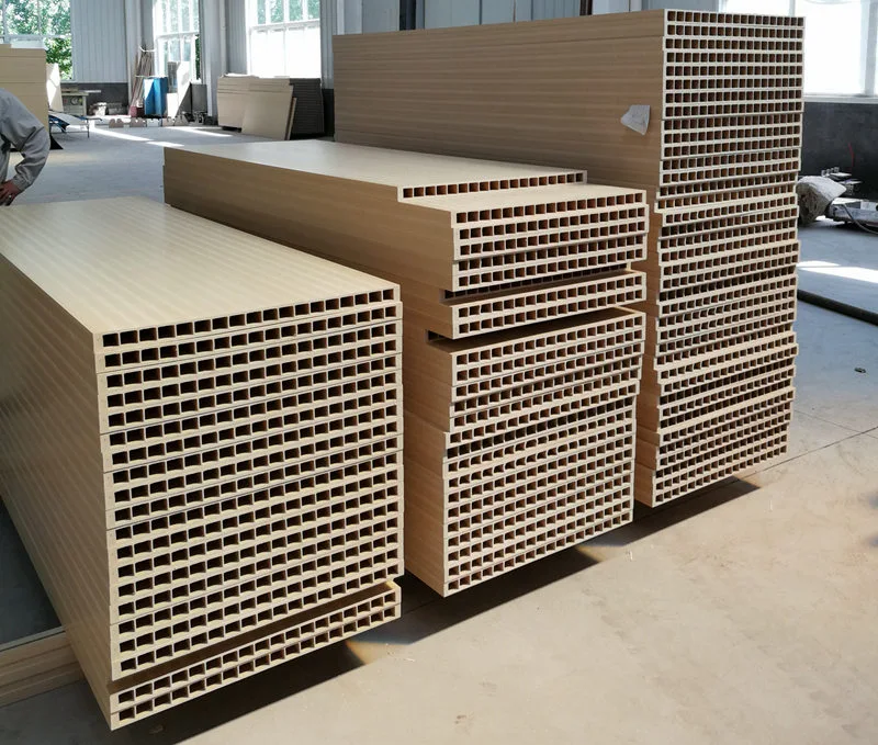 วัสดุพลาสติกชนิดใดที่เหมาะกับการผลิตประตู WPC