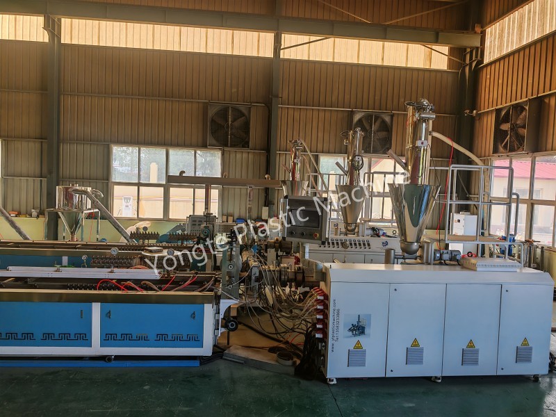 Yongte ประสบความสำเร็จในการติดตั้งสายการผลิต Co-Extrusion ใหม่พร้อมเทคโนโลยีการนูน 3D In-Line สำหรับพื้น WPC