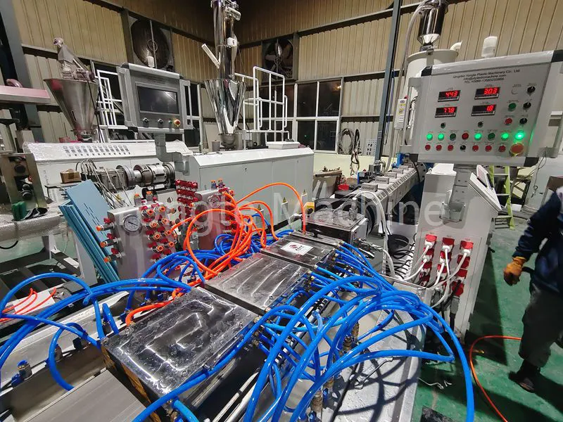 สายการอัดรีดไม้พลาสติก