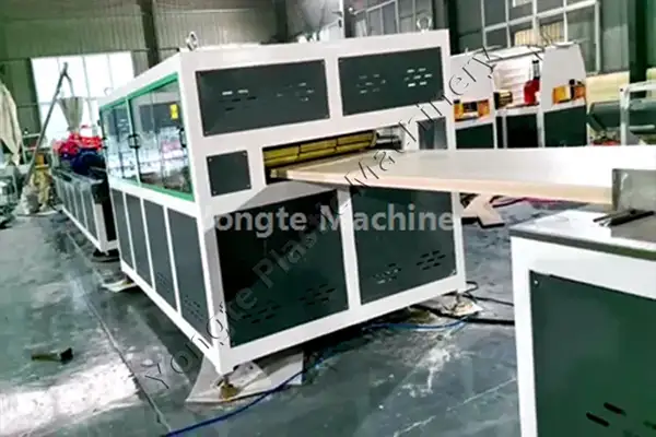 เครื่องแผงประตู WPC รัสเซีย